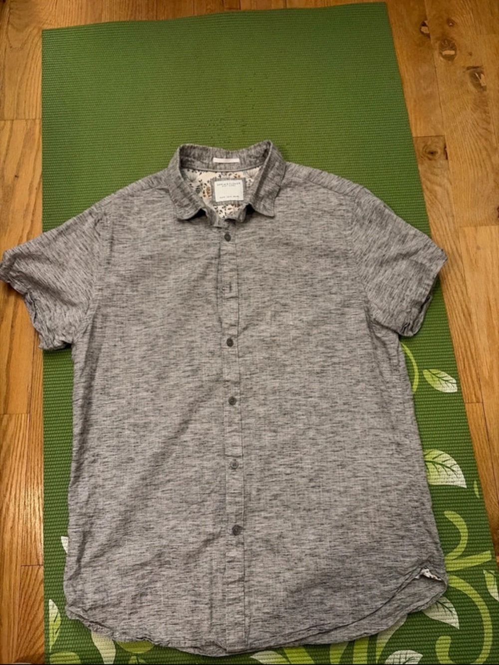 Casual Grey Chambray Short-Sleeve Button-Up Shirt